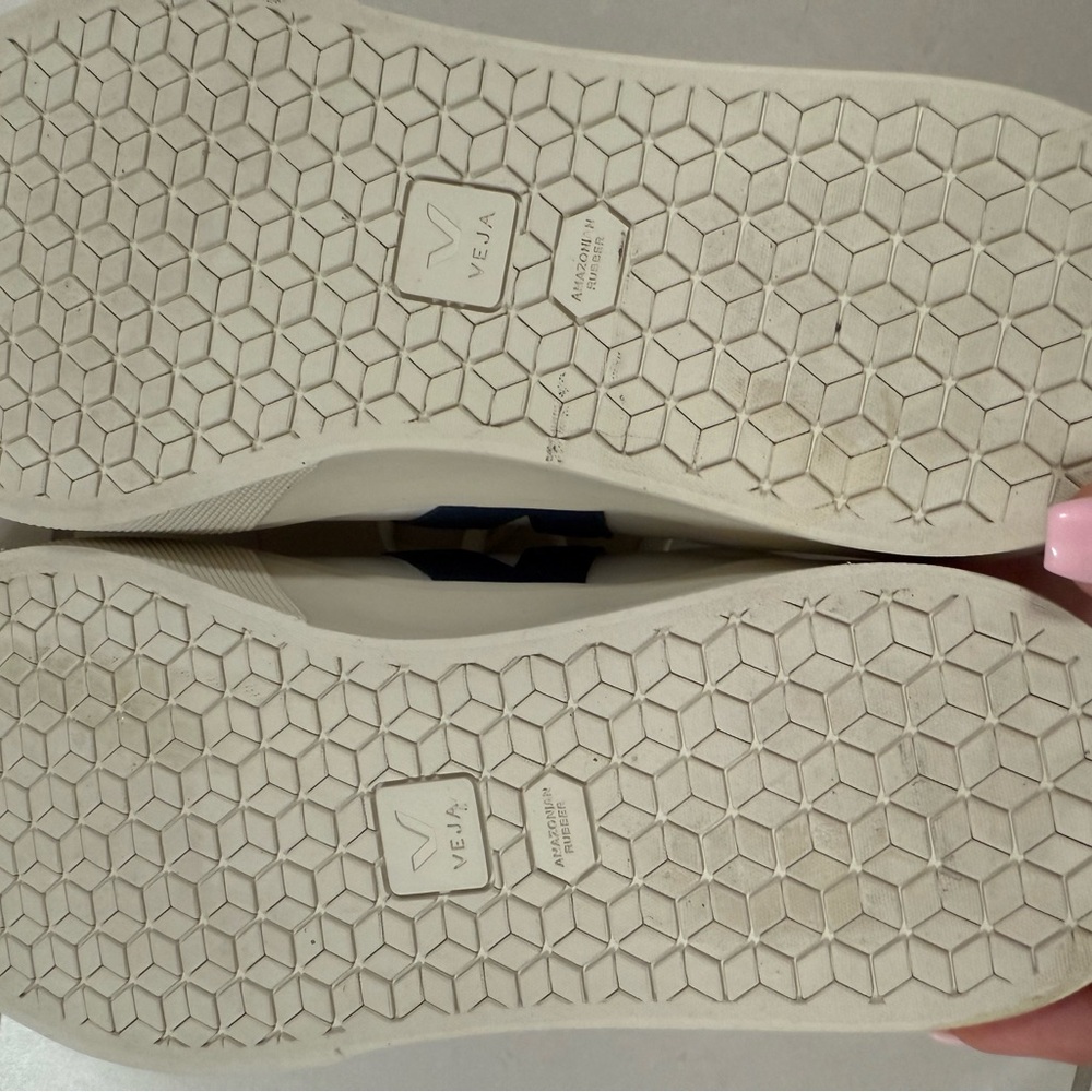 VEJA Campo Leather Sneakers — White/Navy — EU 40 (Fits US Women’s 9) Worn Once - Picture 9 of 11